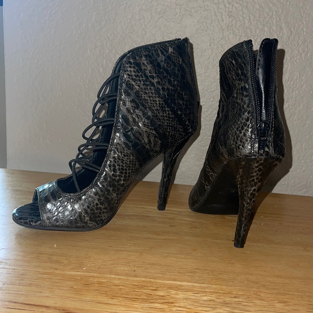 MIA 6 faux snakes heels